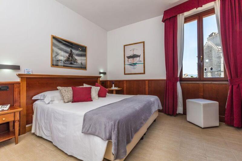 Hotel Duomo Orvieto Esterno foto